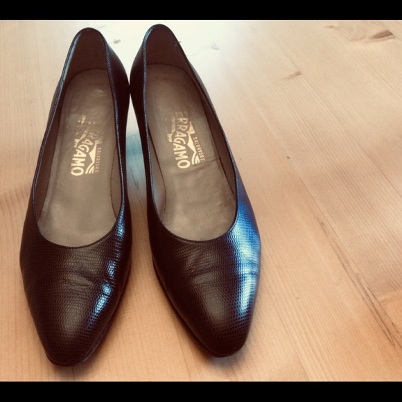 Salvatore Ferragamo Shoes - Vintage Salvatore Ferragamo textured leather pump